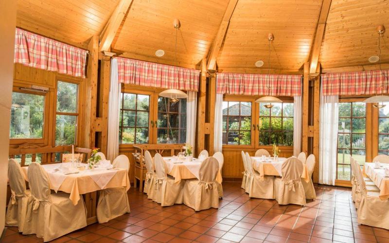 Restaurant festlich eingedeckt im Landhotel Wachau