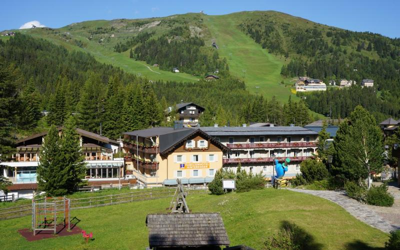 Aussenansicht des Familienhotels Hinteregger