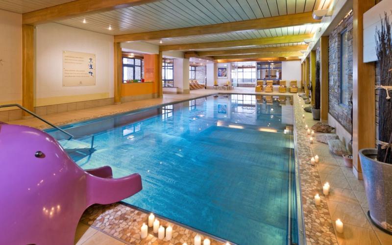 Innenpool des Familienhotels Hinteregger