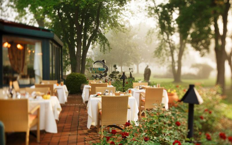 Terrasse im Wintergarten des Romantik Hotels im Park