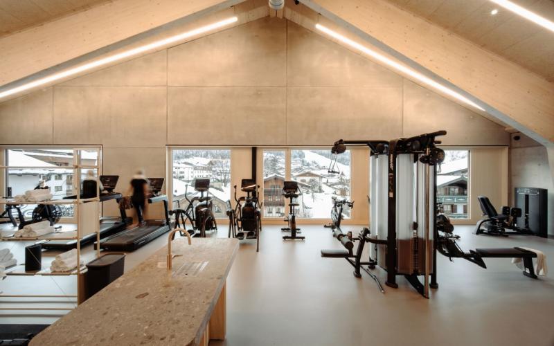 Blick in das Fitnessstudio im Dips and Drops Hotel