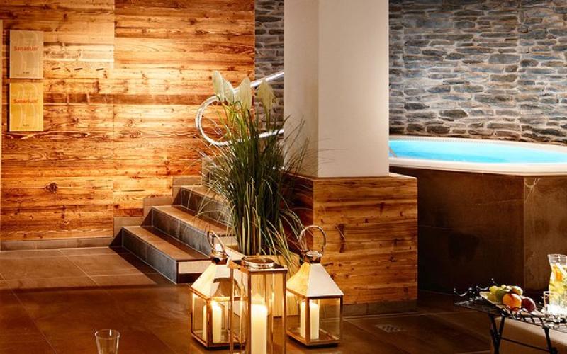 Wellnessbereich mit Whirlpool im Hotel Grossarler Hof