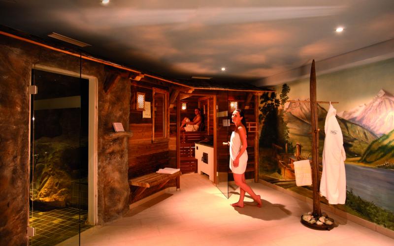 Gäste im Spa-Bereich des Parkhotels Bad Schallerbach