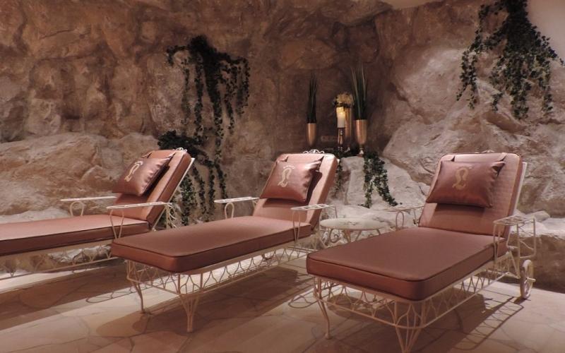 Wellnessliegen im Saunabereich des Hotels Der Lärchenhof