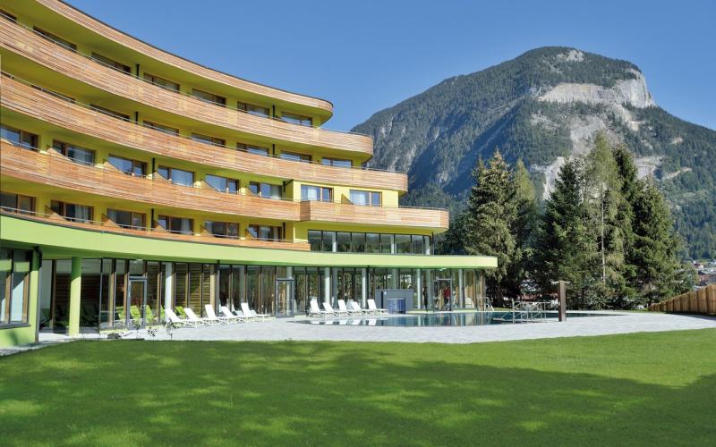 Aussenansicht imt Aussenschwimmbecken im DAS SIEBEN