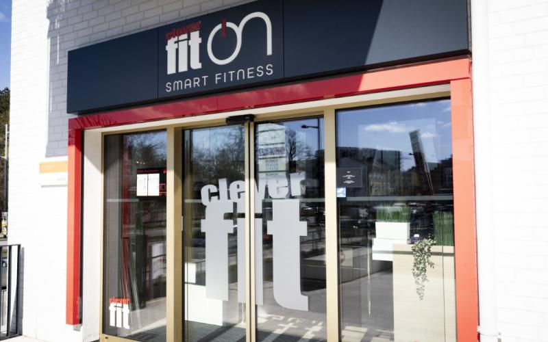 Eingangsportal in den CleverFit Liesing