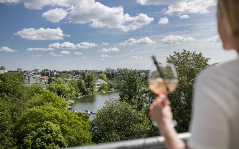 Ausblick von der Terrasse des ARCOTEL Kaiserwasser