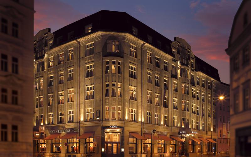 Art Deco Imperial Hotel Prag Aussenansicht des Art Deco Imperial Hotels Prag bei Nacht