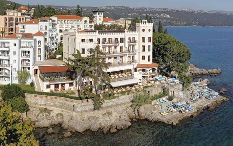 Hotel Miramar Aussenaufnahme des Hotels Miramar direkt am Meer
