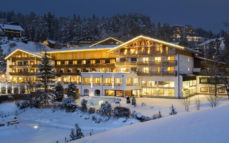 Inntalerhof **** DAS Panoramahotel Winteransicht Inntalerhof am Abend