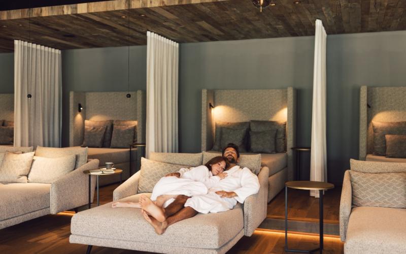 Wellnessliegen im Wellnessbereich - chillout Raum