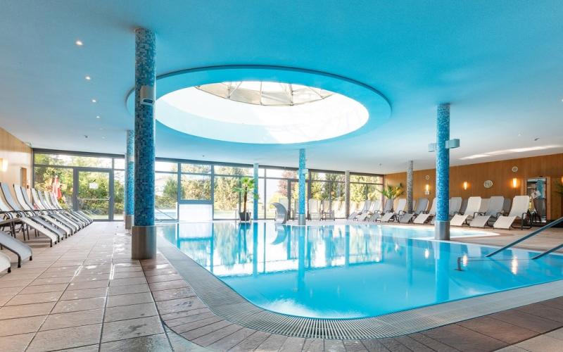 Poolansicht innen im Hotel-Restaurant Grimmingblick