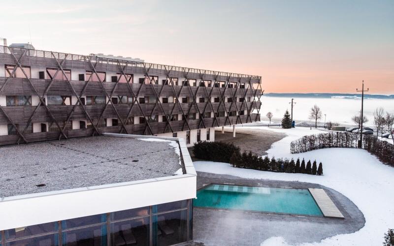 Aussenansicht Winter tief verschneit