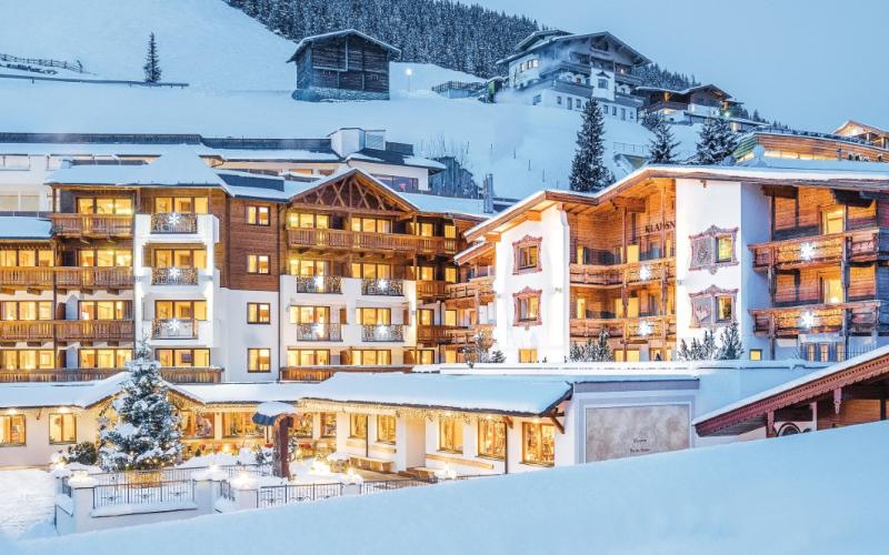 Aussenansicht des Hotels Klausnerhof im Winter