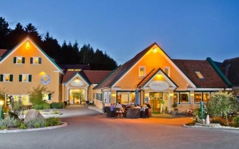 Aussenansicht des Hotels Grüne Au