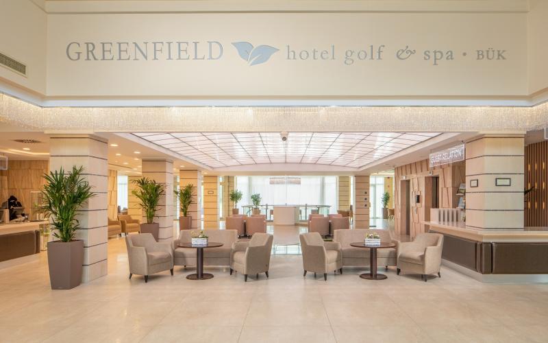 Empfangshalle des Greenfield Hotel Golf und Spa