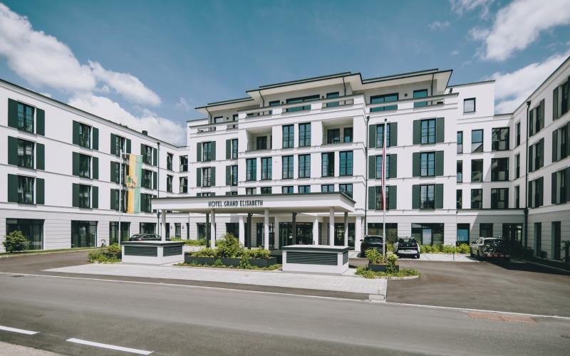 Aussenansicht der Vorderseite des Hotel Grand Elisabeth