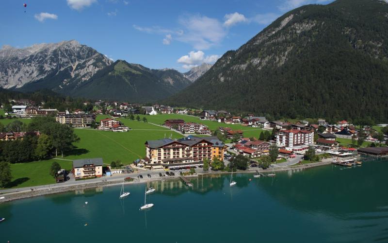 Blick auf das Hotel Post am See aus der Vogelperspektive