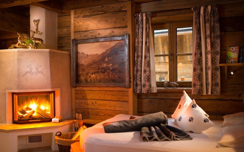 Beispiel eines Chalets mit Kamin im Chaletdorf Auszeit