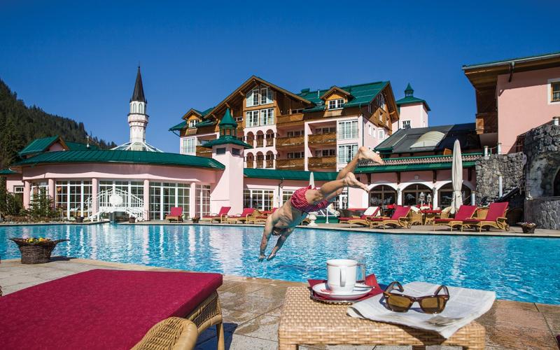 Aussenansicht des Traumhotels... liebes Rot-Flüh mit Aussenpool