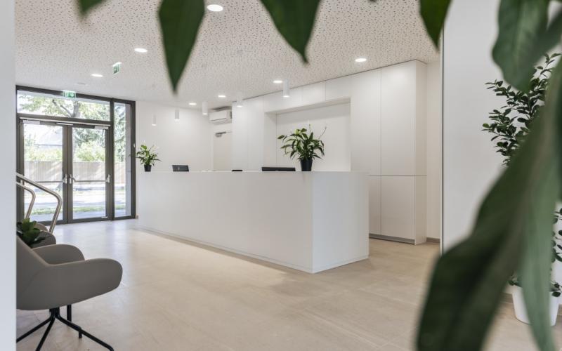 Empfangsbereich im AEOS Ärztezentrum