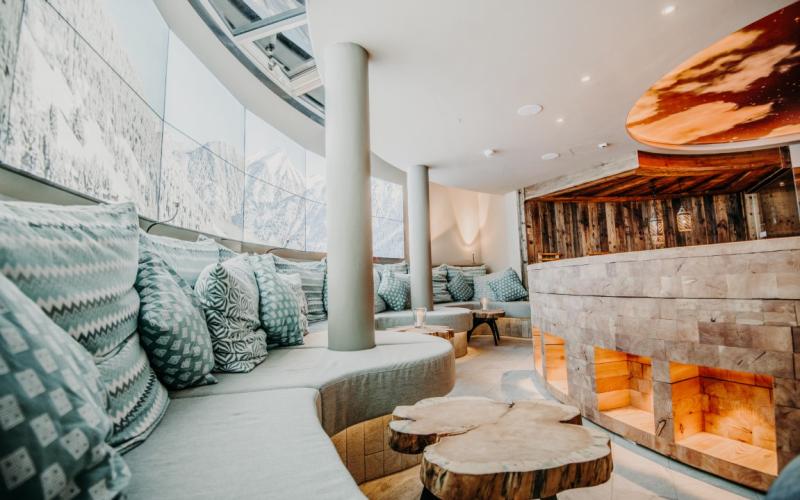 Wellnessbereich in der Gebirssauna-Ruhelounge im Winter im Wellnesshotel Sendlhofer´s