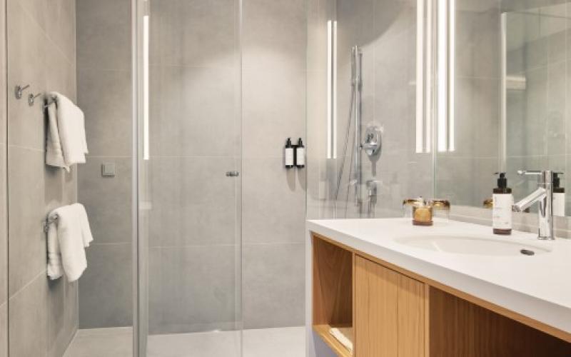 Detailansicht eines Badezimmers im Loisium Wine Spa Hotel Langenlois