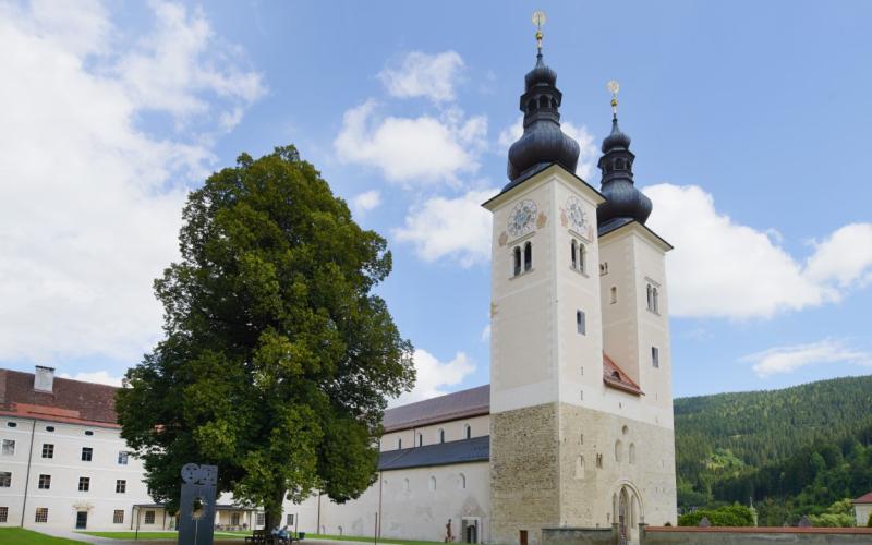 Aussenansicht des Hotels JUFA Stift Gurk