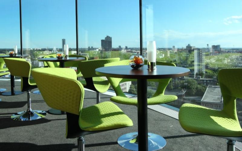 Bar mit Aussicht im Lindner Hotel Bratislava