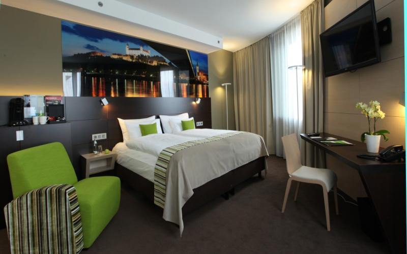 Modern eingerichtetes Doppelzimmer im Lindner Hotel Bratislava