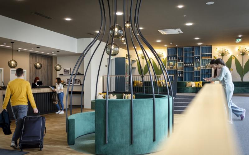 Rezeption und Lobby im JUFA Hotel Bad Radkersburg