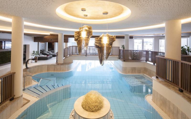 Innenpool im Spabereich des Hotels Post Ischgl