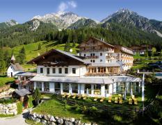 Aussenansicht des Hotels Almwellness-Resort Tuffbad