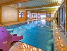 Innenpool des Familienhotels Hinteregger