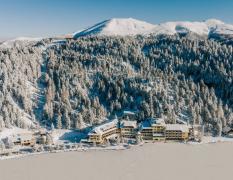 Seehotel Jägerwirt ****s Panorama im Winter des Seehotels Jägerwirt