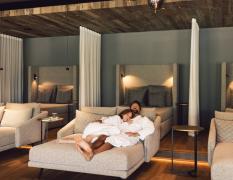 Wellnessliegen im Wellnessbereich - chillout Raum