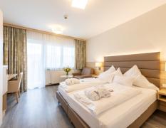 Beispiel eines Doppelzimmers mit Balkon im Hotel-Restaurant Grimmingblick