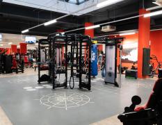 Geräumige Crossfit-Area im CleverFit Wien Neubau