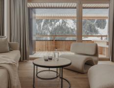 Blick aus einem neuen Zimmer in die Berge Hinterglemms