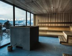 Sauna mit Panoramablick auf die umliegenden Berge vom Hotel Dilly - Das Nationalpark Resort