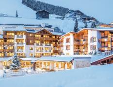 Aussenansicht des Hotels Klausnerhof im Winter
