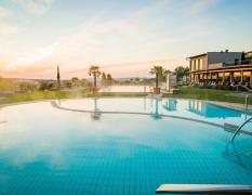 Poollandschaft im Hotel und Spa Larimar