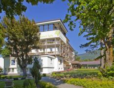 Aussenaufnahme des Parkhotels Igls im Sommer