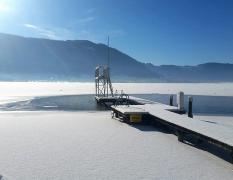 Blick vom Seehotel Hoffmann auf den Ossiacher See im Winter