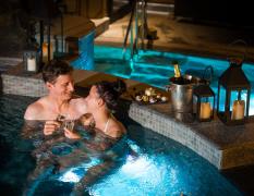 Abendstimmung im Spabereich mit einem Pärchen im Hotel Hochschober