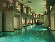 Innenpool im modernem Wellnessbereich im Rimske Terme Hotel Rimski dvor 