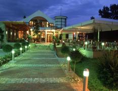 Aussenansicht der Seeseite des Boutique Seehotels Erla