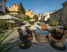 Terrasse mit Blick in die Stadt vom Luxury Wellness und Spa Hotel Prezident aus