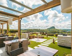 Terrasse in der Mittagssonne im Genusshotel Riegersburg