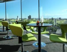 Bar mit Aussicht im Lindner Hotel Bratislava